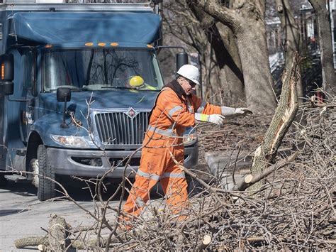 Nearly 300,000 customers still without power in Quebec after ice storm